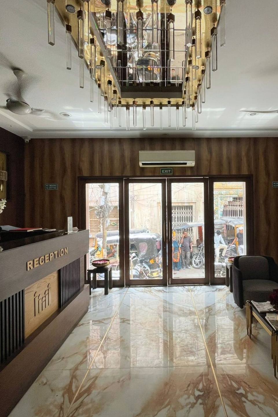 Man pointing at the church in the background at Vertshuset Hotel Madni Royale Ajmer.